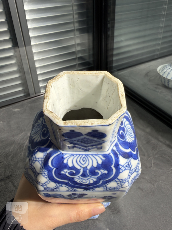 清康熙青花仕女人物故事纹四方倭角瓶 - 图8